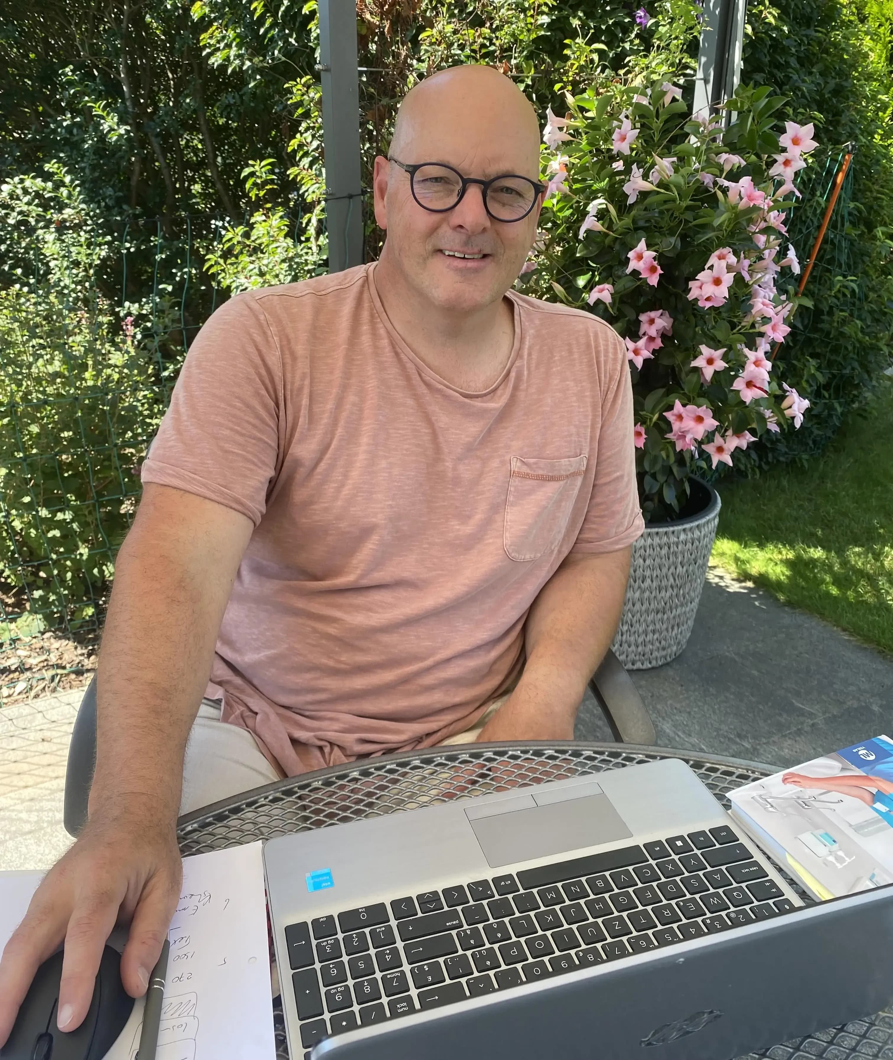 Marco im Garten